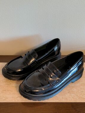 Art Class Girl's Black Patent Loaders size 5